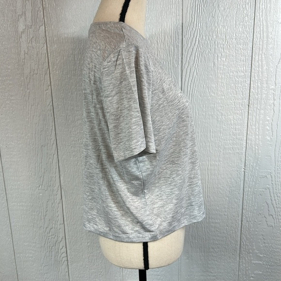 NEW Gap Fit Gray Athletic Crop Top Large - Picture 3 of 10